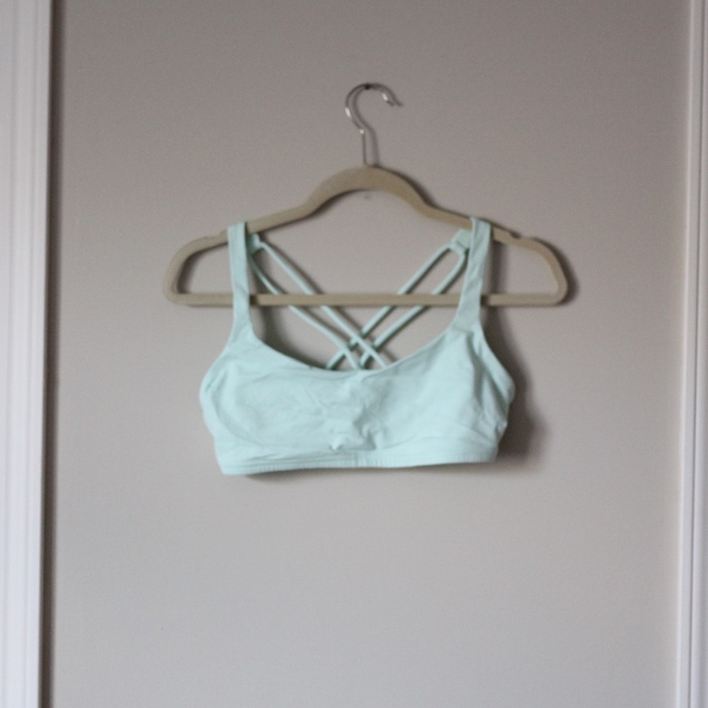 Lululemon Free to Be Bra 8
